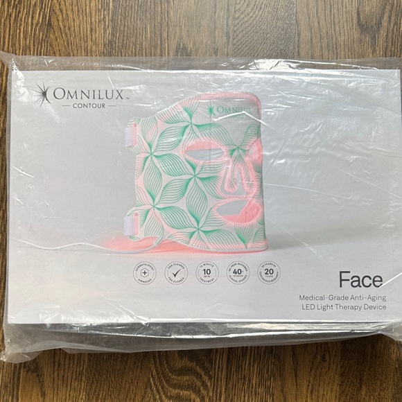 Omnilux face medical-grade LED Light Therapy Mask - Picture 2 of 10